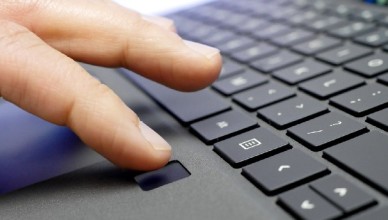 Microsoft представила биометрическую беспроводную клавиатуру Microsoft представила биометрическую беспроводную клавиатуру