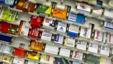 Новый закон разрешит продавать лекарства в магазинах