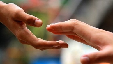 Помогать людям полезно для мозга Помогать людям полезно для мозга