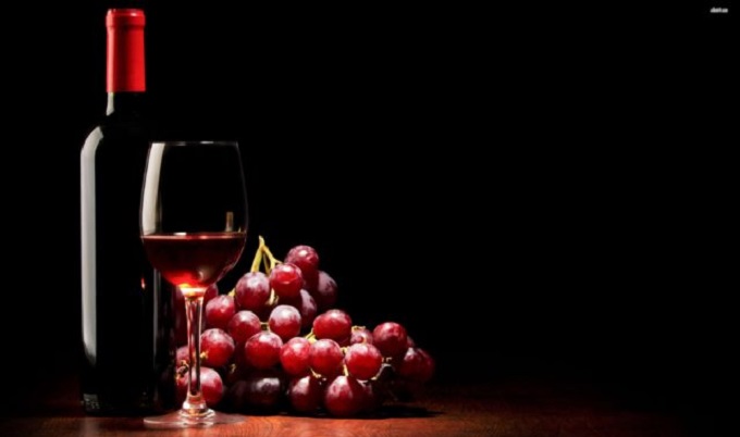 krasnoe-vino-pomogaet-adaptirovatsya