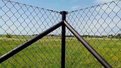Установка заборов из сетки рабицы Установка заборов из сетки рабицы